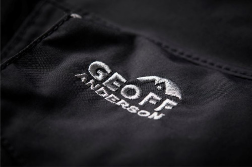 Detail loga na bund� Geoff Anderson WS Basis