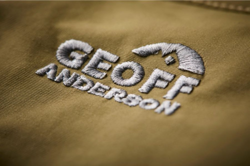 Detail loga na bund� Geoff Anderson WS Basis
